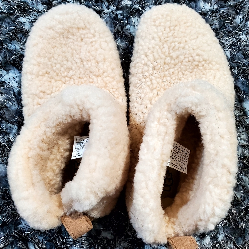 Ugg house slippers size 6 great shape!